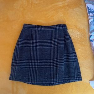 Abercrombie grey/black plaid skirt